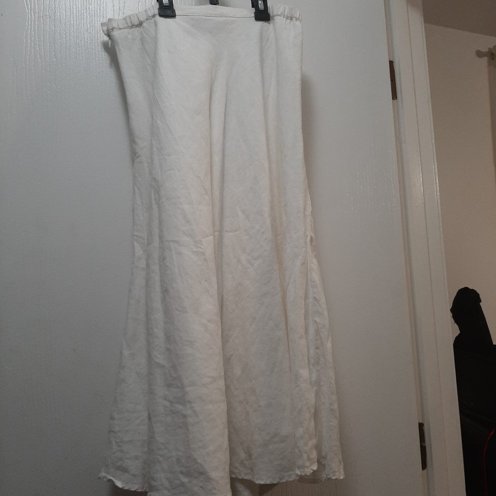 Elegant White Women's Skirt - Picture 12 of 14